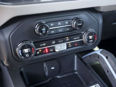 Used 2024 Ford Bronco Wildtrak image 19