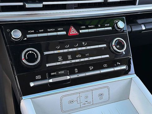 Certified 2025 Hyundai Santa Fe SE FWD image 15