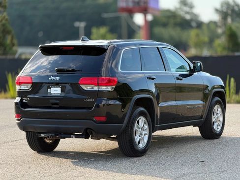 Used 2017 Jeep Grand Cherokee Laredo AWD/4WD image 9