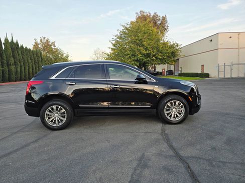 Used 2017 Cadillac XT5 Luxury w/ Driver Awareness Package image 4