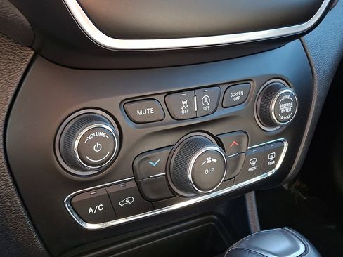 Used 2021 Jeep Cherokee Latitude Lux image 15