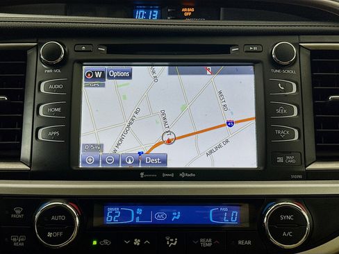 Used 2019 Toyota Highlander XLE image 22