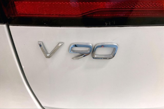 Certified 2025 Volvo V90 B6 Cross Country Plus AWD/4WD image 10
