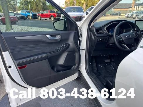 Used 2025 Ford Escape SE FWD image 4