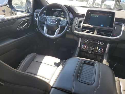 Used 2024 GMC Yukon SLT image 12
