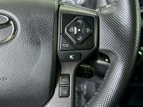 Used 2022 Toyota Tacoma TRD Off-Road AWD/4WD image 17