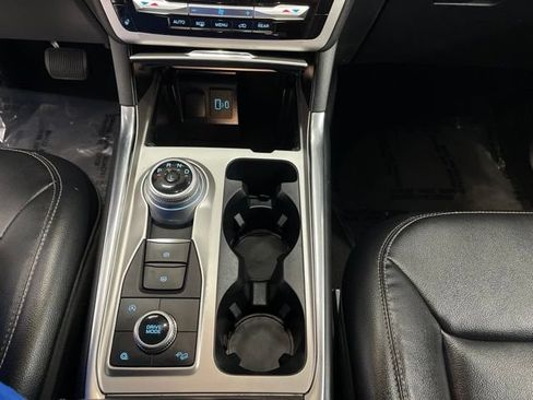 Used 2021 Ford Explorer XLT w/ Equipment Group 202A AWD/4WD image 24