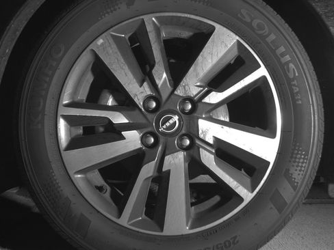 Used 2025 Nissan Versa SV image 12