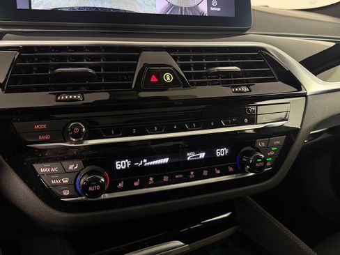 Used 2022 BMW M550i xDrive w/ Dynamic Handling Package AWD/4WD image 19
