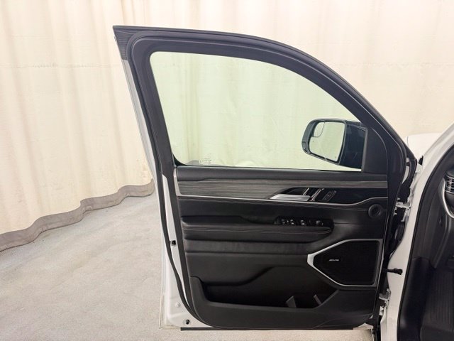 Used 2024 Jeep Wagoneer Series II w/ Flexible Seating Group AWD/4WD image 26