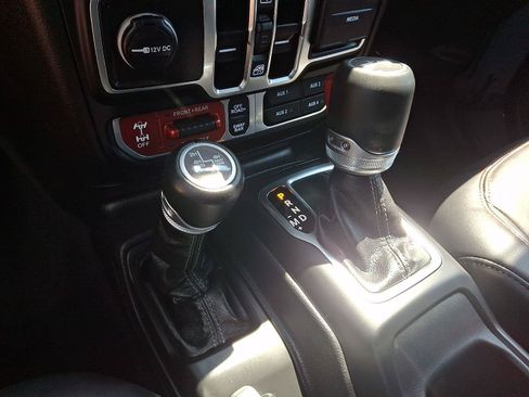 Used 2025 Jeep Wrangler Unlimited Rubicon AWD/4WD image 14