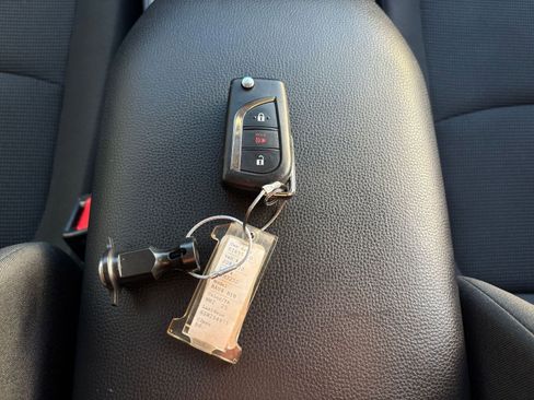 Used 2025 Toyota RAV4 LE image 22