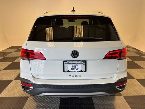 Certified 2024 Volkswagen Taos SE FWD image 4