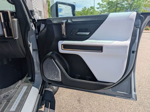 Used 2024 GMC Hummer EV 2X w/ LPO, Illumination Package AWD/4WD image 10