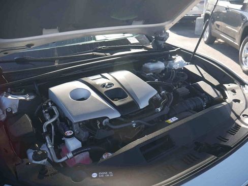 Used 2019 Lexus ES 300h w/ Premium Package image 11