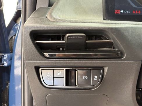 Used 2025 Kia EV6 Light AWD/4WD image 36