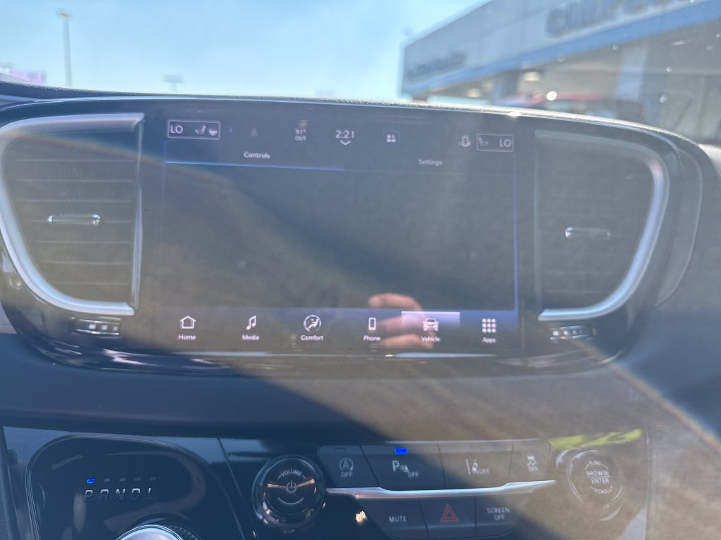 Used 2026 Chrysler Pacifica Select FWD image 22