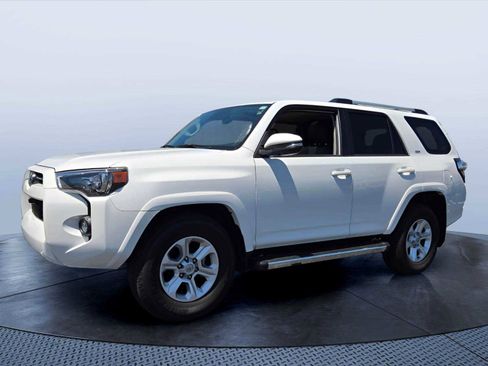 Used 2024 Toyota 4Runner SR5 Premium w/ Moonroof Package RWD image 2