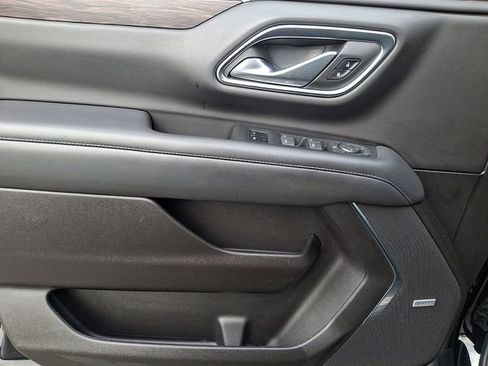 Used 2021 Chevrolet Suburban Z71 image 14