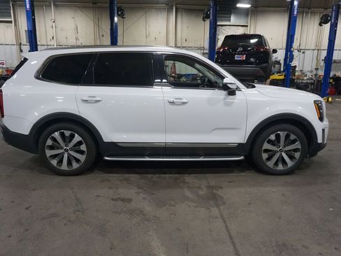 Used 2022 Kia Telluride EX w/ EX Premium Package FWD image 24