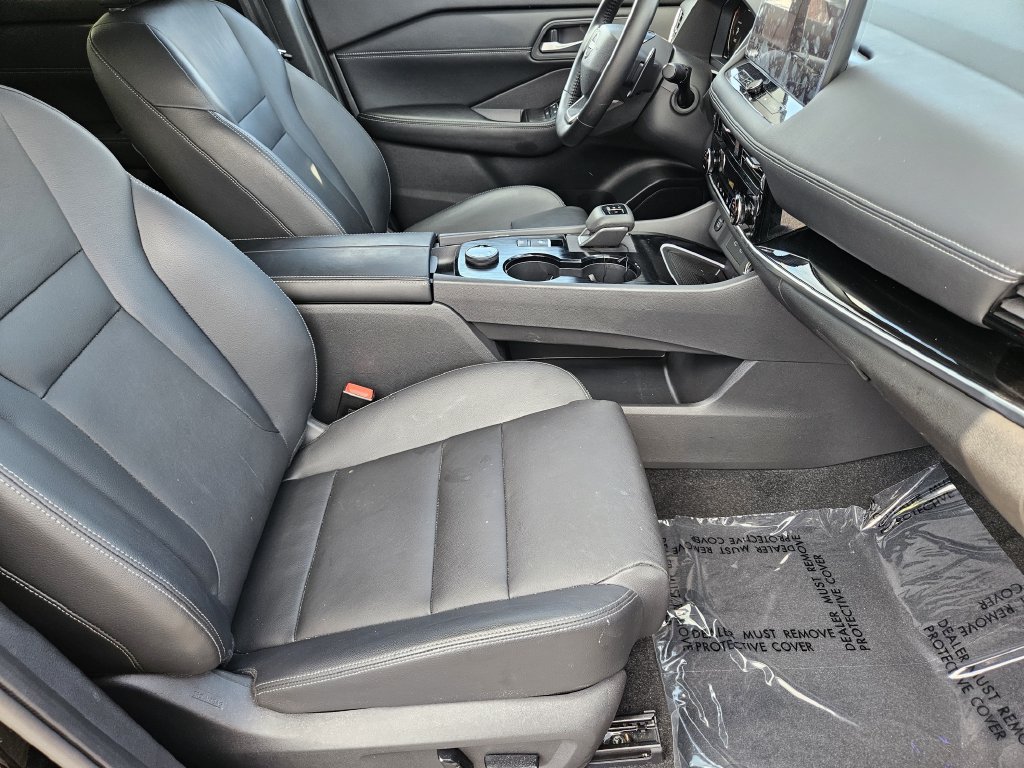 Used 2025 Nissan Rogue SL AWD/4WD image 14