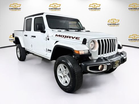 Used 2022 Jeep Gladiator Sport AWD/4WD image 1