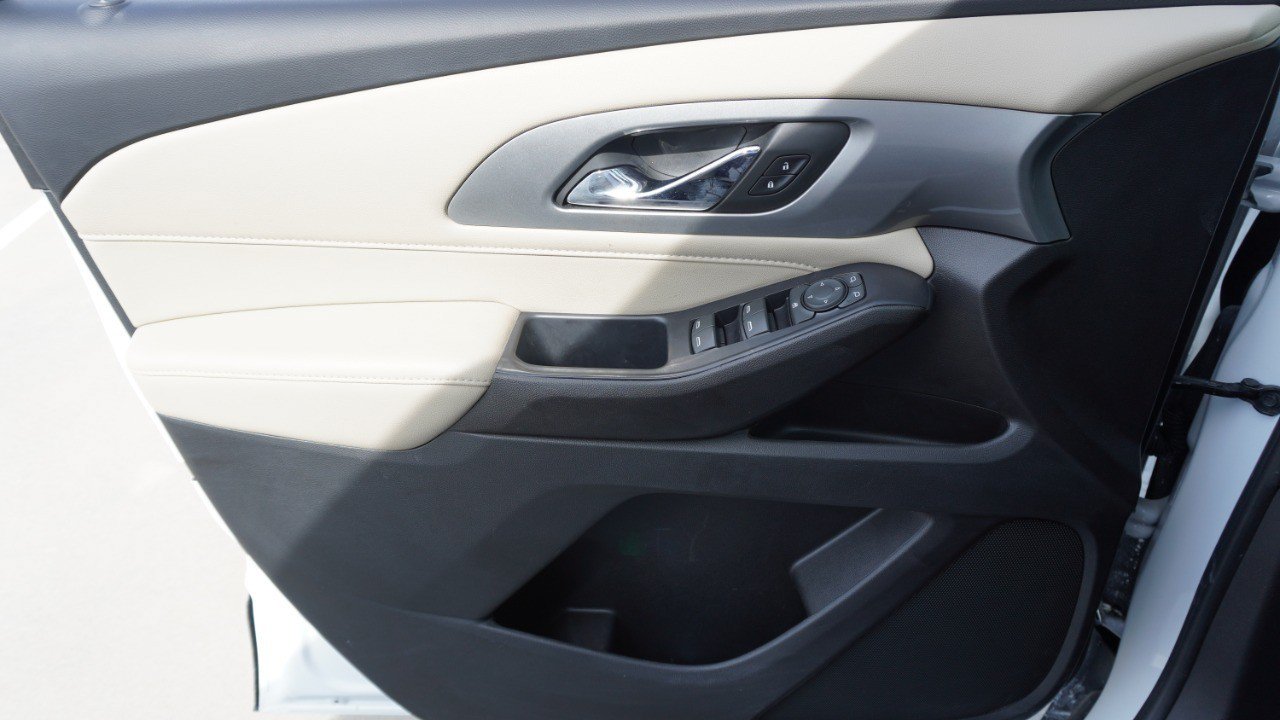 Used 2022 Chevrolet Traverse LS FWD image 18