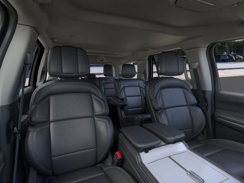 New 2026 Lincoln Navigator Premiere AWD/4WD image 11