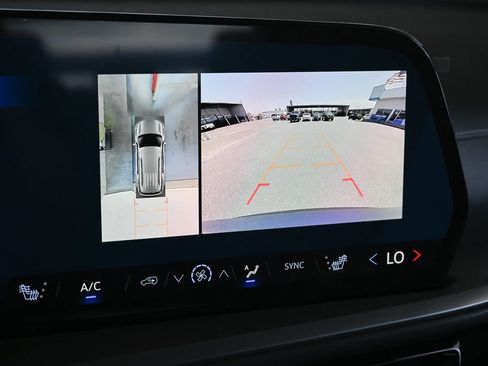 New 2026 Chevrolet Traverse LT w/ Driver Confidence Package FWD image 31