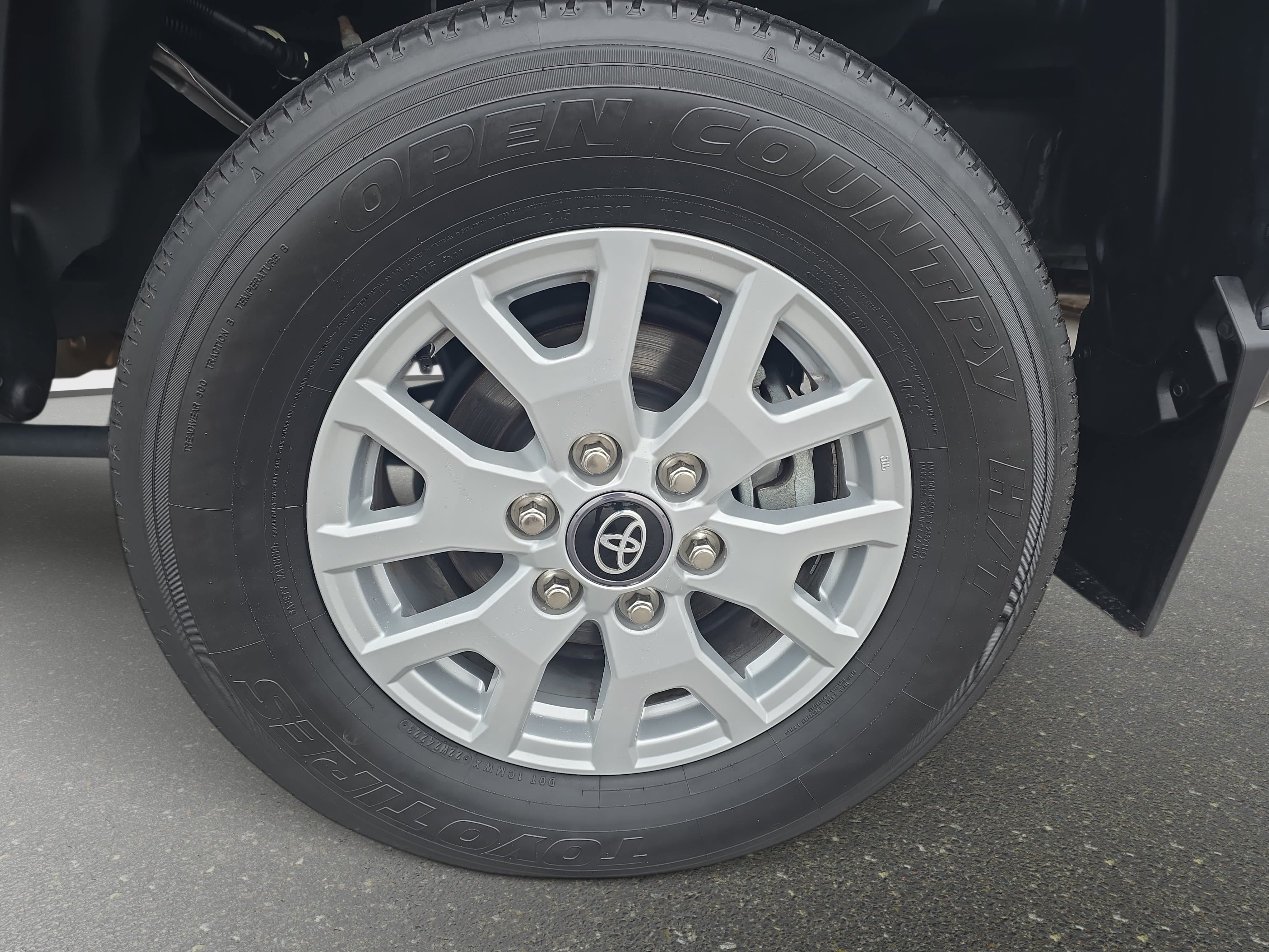 Used 2024 Toyota Tacoma SR5 AWD/4WD image 31