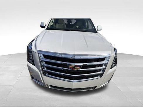 Used 2020 Cadillac Escalade Luxury AWD/4WD image 2