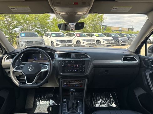 Used 2023 Volkswagen Tiguan SE AWD/4WD image 10