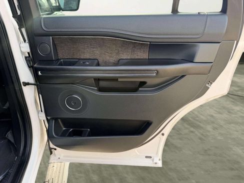 Used 2018 Ford Expedition Limited w/ Equipment Group 301A image 27