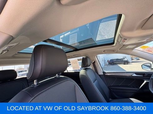 Used 2022 Volkswagen Tiguan SE w/ Panoramic Sunroof Package image 26