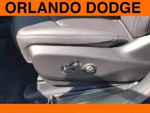 New 2026 Chrysler Pacifica Select image 12