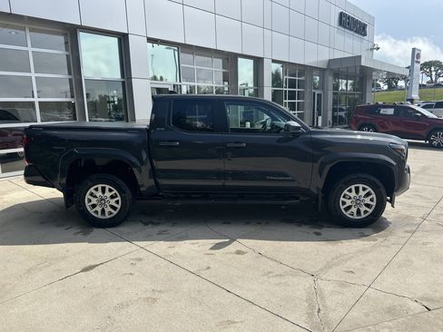 Used 2026 Toyota Tacoma SR5 AWD/4WD image 10