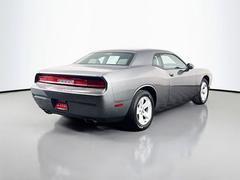 Used 2011 Dodge Challenger SE image 5