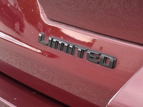 Used 2023 Jeep Grand Cherokee Limited w/ Black Appearance Package AWD/4WD image 31