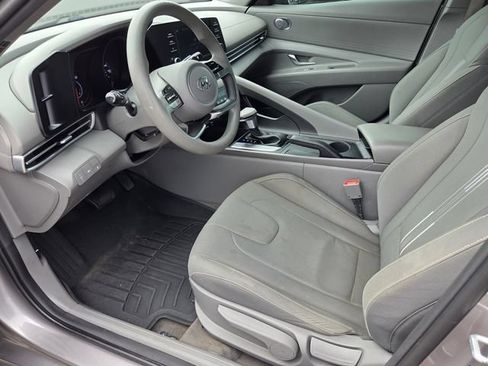 Used 2023 Hyundai Elantra SEL FWD image 9