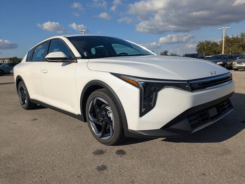 New 2025 Kia K4 GT-Line Turbo FWD image 2