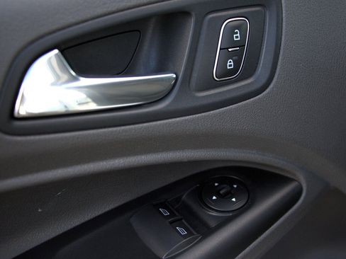 Used 2019 Ford Transit Connect XLT image 19