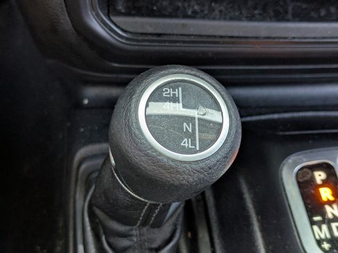 Used 2018 Jeep Wrangler Unlimited Sport S AWD/4WD image 29