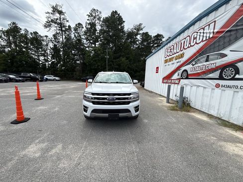 Used 2024 Ford Expedition Limited RWD image 3