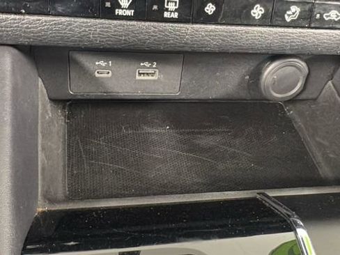 Used 2023 Mitsubishi Outlander SE image 29