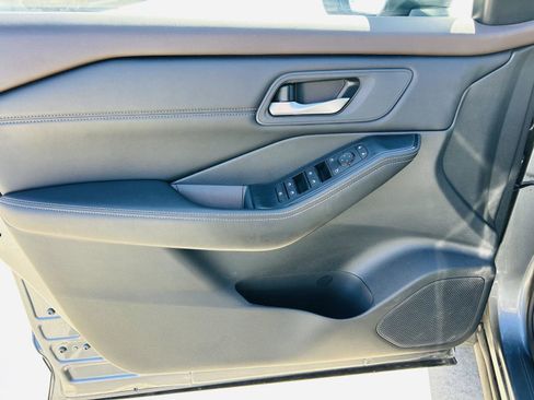 Used 2023 Nissan Rogue SV w/ SV Premium B Package image 12