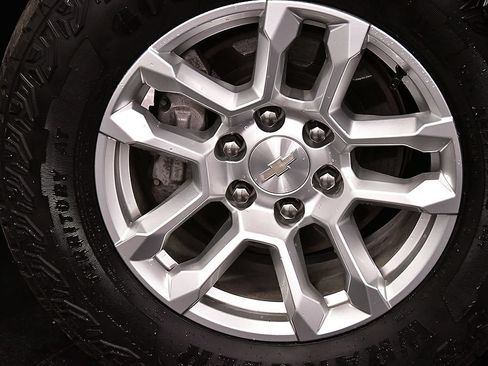 Used 2023 Chevrolet Silverado 1500 LT AWD/4WD image 9