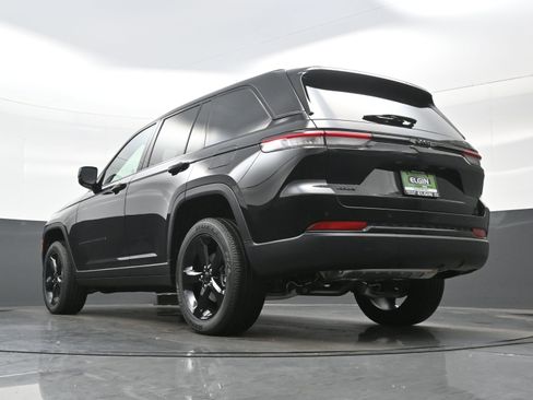 New 2025 Jeep Grand Cherokee Altitude image 13
