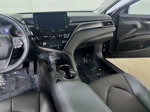 Used 2022 Toyota Camry XSE FWD image 18