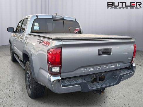 Used 2019 Toyota Tacoma TRD Off-Road AWD/4WD image 10