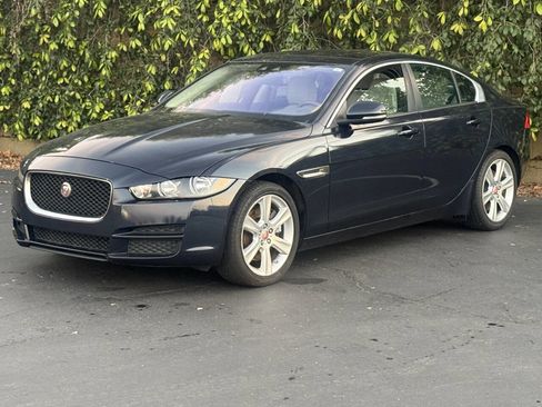 Used 2017 Jaguar XE Premium image 4